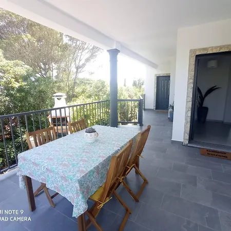 Homestay Deluxe - Luar *